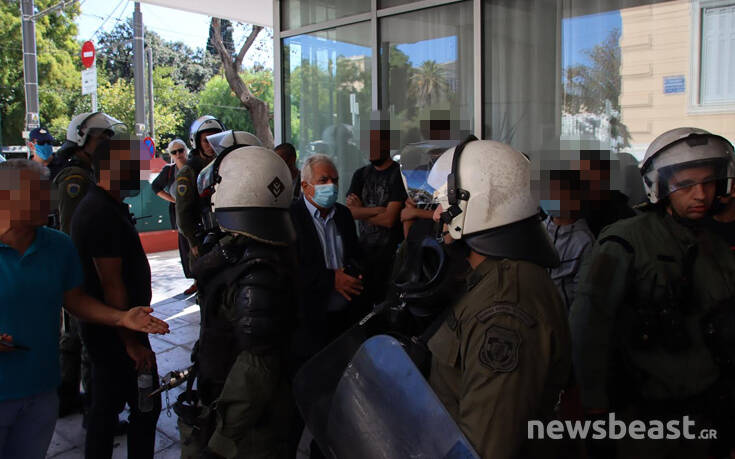 Η Αστυνομία άφησε ελεύθερους τους νεαρούς που είχε σταματήσει για έλεγχο