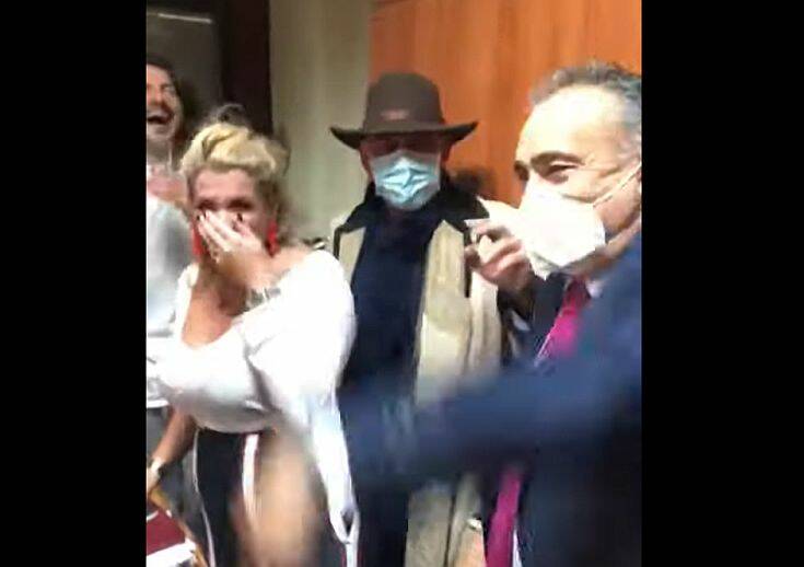 Σεισμός, σεισμός, Δημήτρης Βερβεσός και… Συνωστισμός – Δείτε το βίντεο