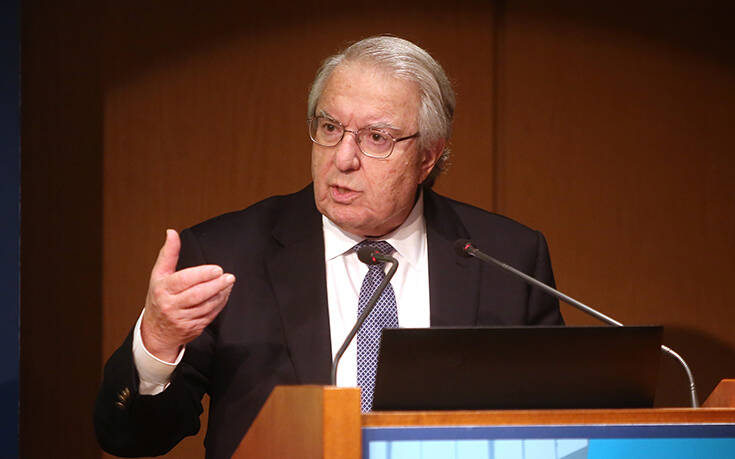 Ο Γιώργος Μπαμπινιώτης ξαναχτυπά: Και τώρα «click away» – Καλά να πάθετε…