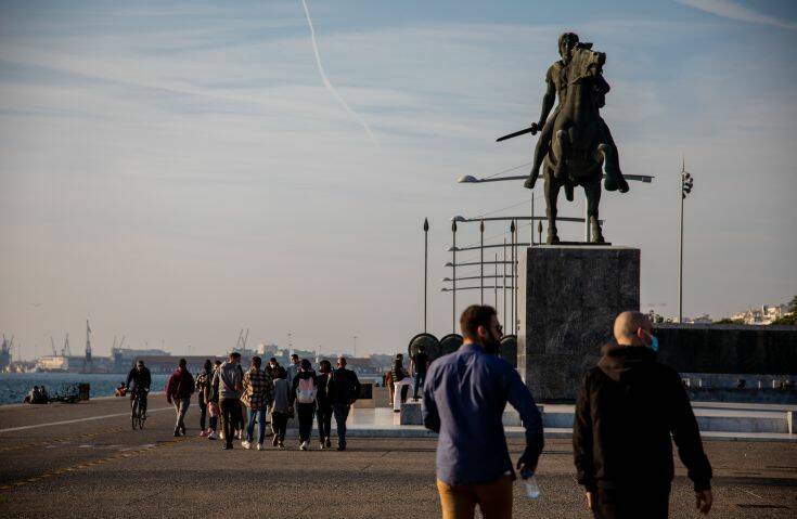 Κορονοϊός &#8211; Θεσσαλονίκη: Έλεγχοι στη Νέα Παραλία για την τήρηση των μέτρων κατά του κορονοϊού