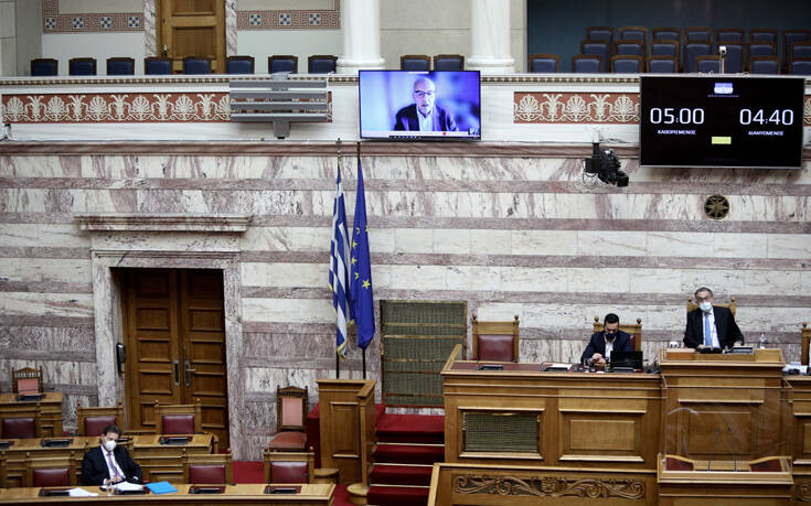 Οθόνη τηλεδιασκέψεων τοποθετήθηκε και στην Ολομέλεια της Βουλής