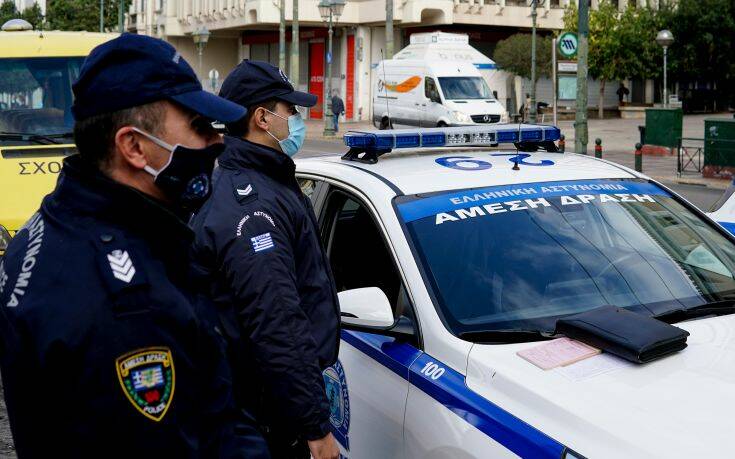 Κορονοϊός: Έφοδος της αστυνομίας σε σπίτια για πριβέ πάρτι με όπλα, ναρκωτικά και τζόγο – 12 Συλλήψεις