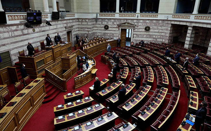 Πολυτεχνείο: Ενός λεπτού σιγή στη μνήμη των νεκρών από την Ολομέλεια της Βουλής