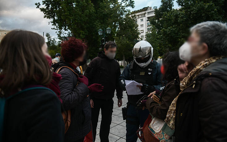 Ακυρώθηκαν τα πρόστιμα στις 9 γυναίκες – μέλη φεμινιστικών οργανώσεων που προσήχθησαν στο Σύνταγμα