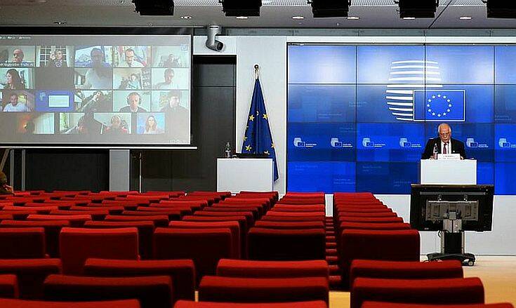 Δημοσιογράφος «τρύπωσε» σε τηλεδιάσκεψη των υπουργών Άμυνας στις Βρυξέλλες