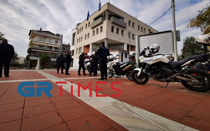 Lockdown στη Θεσσαλονίκη: Σαρωτικοί οι έλεγχοι της ΕΛΑΣ σε πεζούς και οδηγούς για τα μέτρα του κορονοϊού