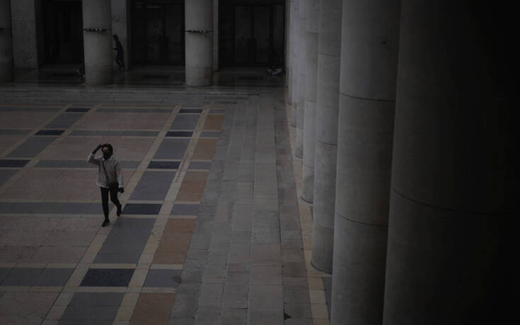 Σύγχυση με τη νυχτερινή απαγόρευση κυκλοφορίας στο Παρίσι – Δεν έχει ληφθεί επισήμως η απόφαση