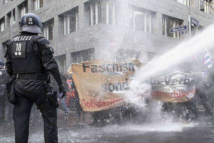 Γερμανία: Διαδηλώσεις κατά της χρήσης μάσκας και των περιοριστικών μέτρων