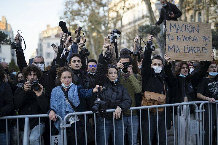 Γαλλία: Χιλιάδες άνθρωποι στους δρόμους κατά του νομοσχεδίου που περιορίζει τη μετάδοση εικόνων αστυνομικών