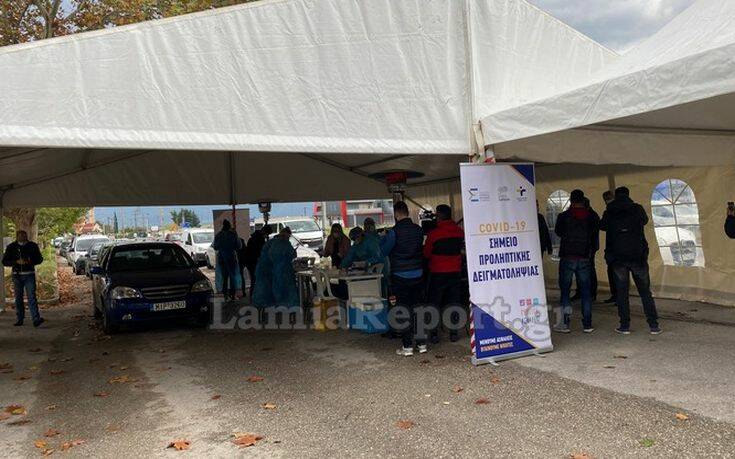 Ουρές για τα rapid test στη Λαμία: Στα πρώτα 45 βρέθηκε ένα θετικό