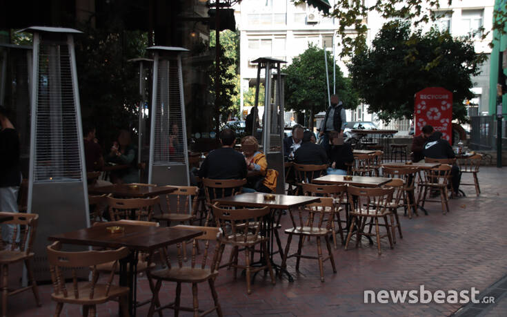 Το νέο lockdown στην εστίαση προκαλεί φόβο και ανησυχία σε εργαζόμενους και ιδιοκτήτες