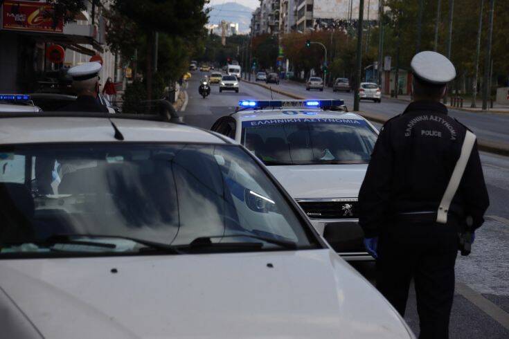 Lockdown: Πρεμιέρα με αστυνομικά μπλόκα κι αυστηρούς ελέγχους στους δρόμους