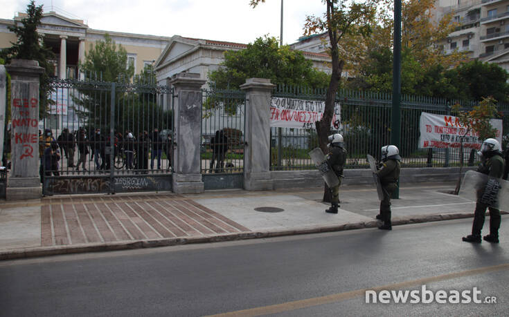 Αναβρασμός ενόψει της επετείου του Πολυτεχνείου – Αναμένονται ανακοινώσεις και έκκληση από Χρυσοχοΐδη