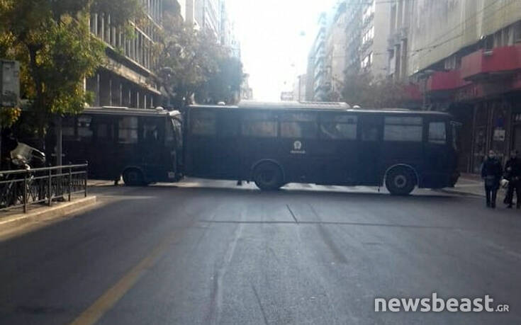 Πολυτεχνείο: Άνοιξαν οι δρόμοι στο κέντρο της Αθήνας μετά την ένταση