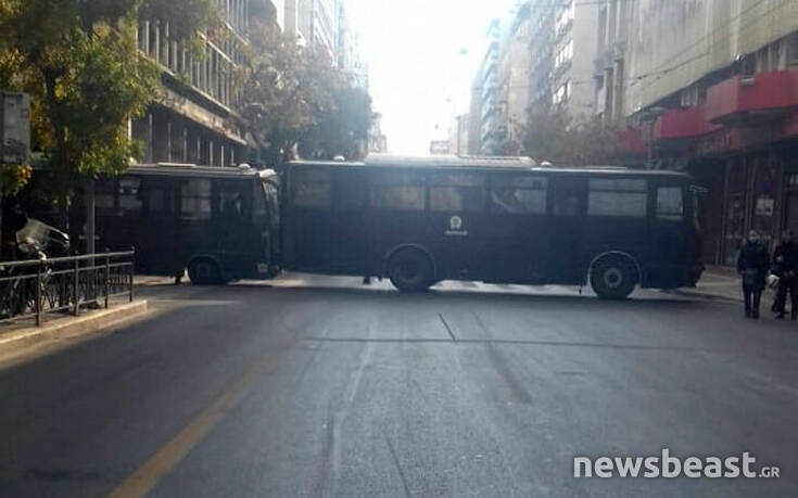 Πολυτεχνείο: Άνοιξαν οι δρόμοι στο κέντρο της Αθήνας μετά την ένταση