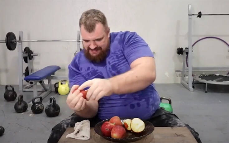 Ο άνθρωπος με τα χέρια&#8230; τανάλιες