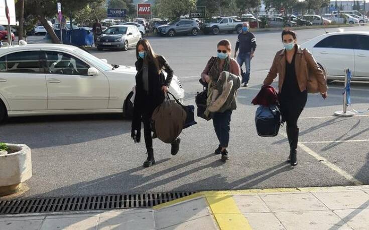 Κρήτη: 10 νοσηλεύτριες αφήνουν τα σπίτια τους για να βοηθήσουν τη Θεσσαλονίκη: «Ευχηθείτε μας καλή τύχη»