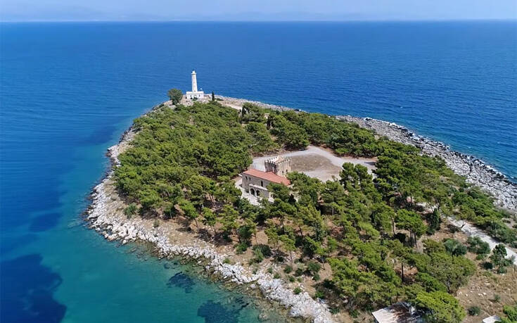Το μικροσκοπικό νησί της Λακωνίας που οφείλει το όνομά του σε ένα ξεχασμένο κράνος