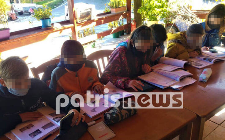 Απίστευτες εικόνες στην Ηλεία: Τηλεκπαίδευση με κινητό στο… καφενείο για μαθητές δημοτικού