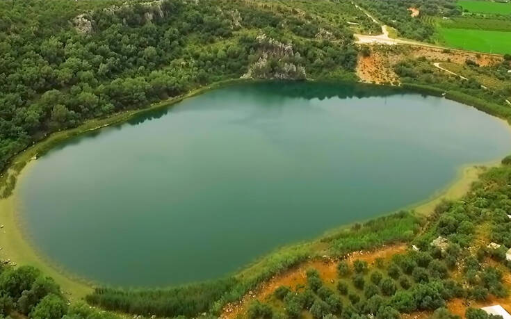 Η άγνωστη λίμνη του Κομήτη και η θεωρία με τον μετεωρίτη για τη δημιουργία της