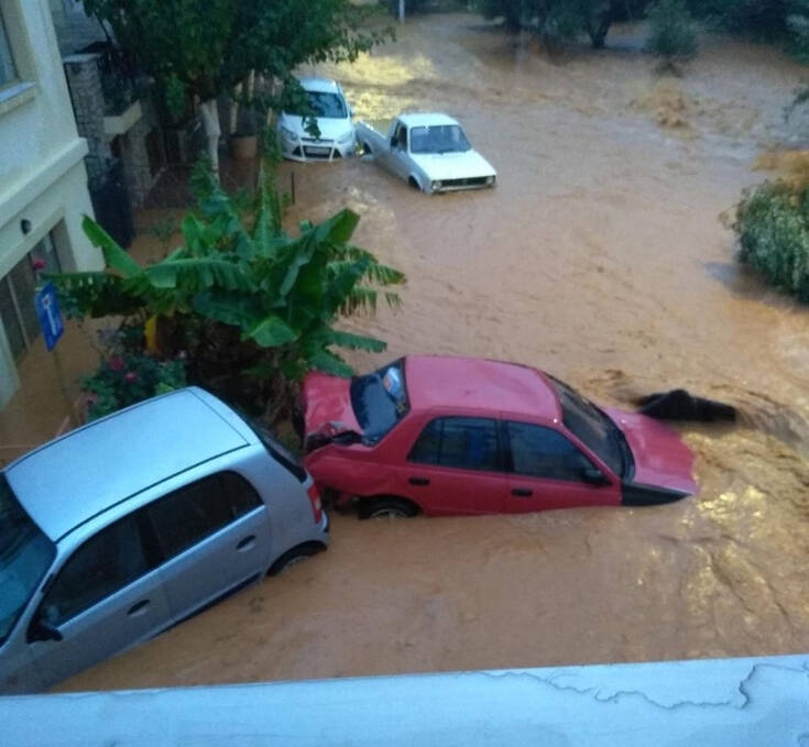 Κακοκαιρία στην Κρήτη: Πνίγηκαν στη λάσπη στη Χερσόνησο &#8211; Παρασύρθηκαν αυτοκίνητα