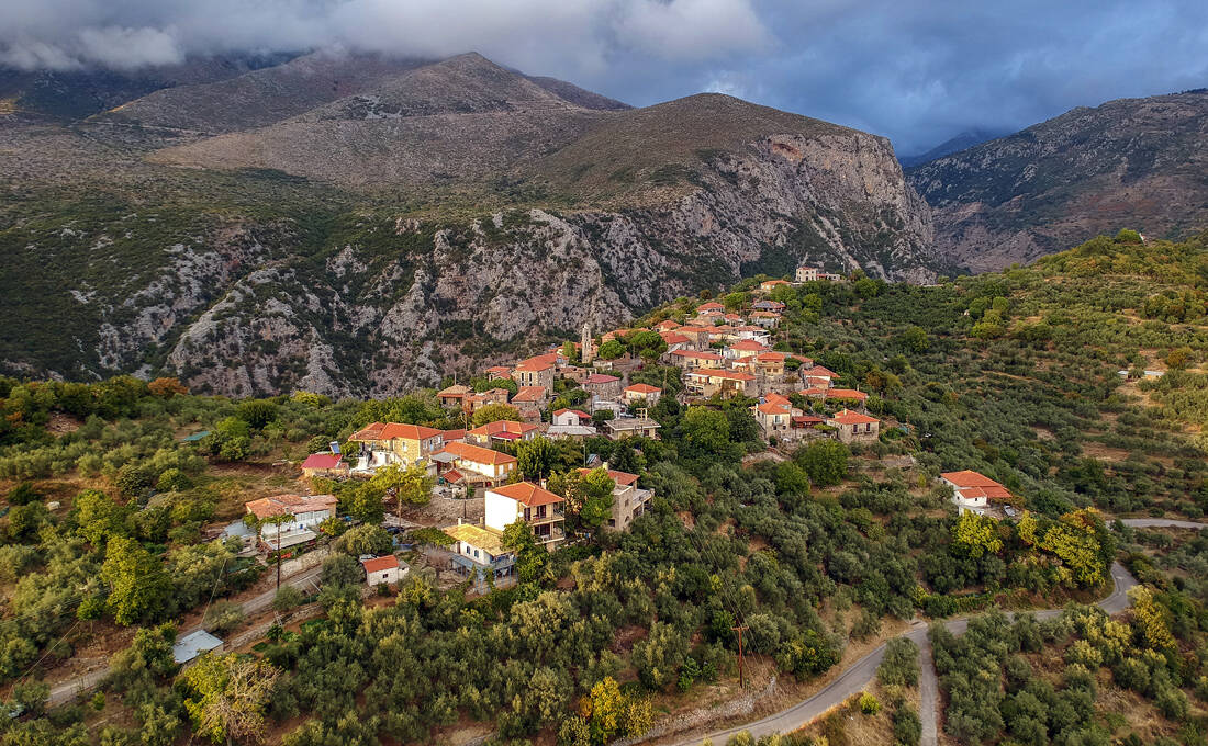 Το άγνωστο χωριό φωλιασμένο στο επιβλητικό τοπίο του Ταΰγετου