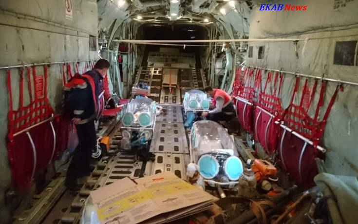 Δείτε εικόνες από το C-130 που μεταφέρει ασθενείς με κορονοϊό