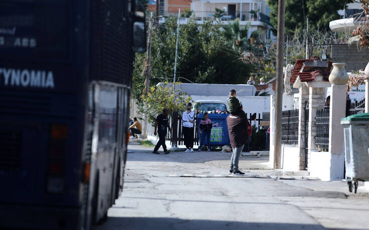 Αστυνομική επιχείρηση με 17 συλλήψεις στον Ασπρόπυργο μετά από ένοπλη συμπλοκή