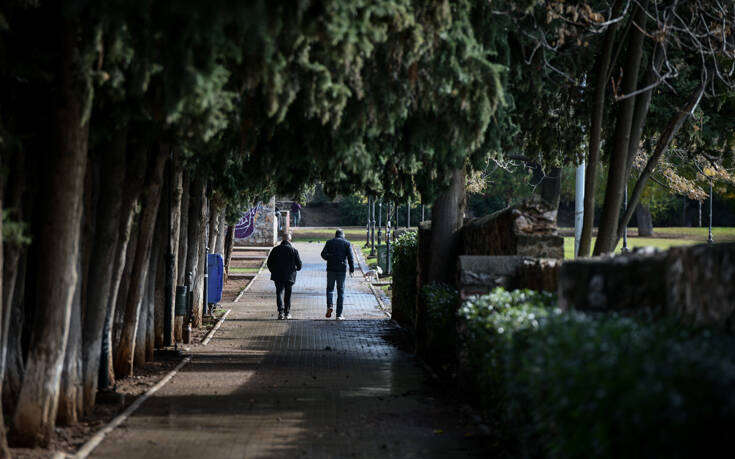 Παράταση του lockdown: Τι θα γίνει με τον περιορισμό στις μετακινήσεις και τα καταστήματα