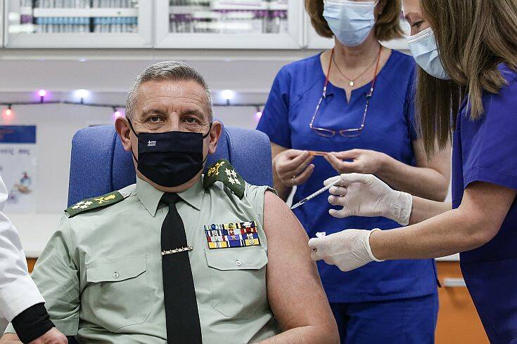 Αρχηγός ΓΕΕΘΑ: Η πρώτη δόση, το πρώτο βήμα για την απαλλαγή από την πανδημία