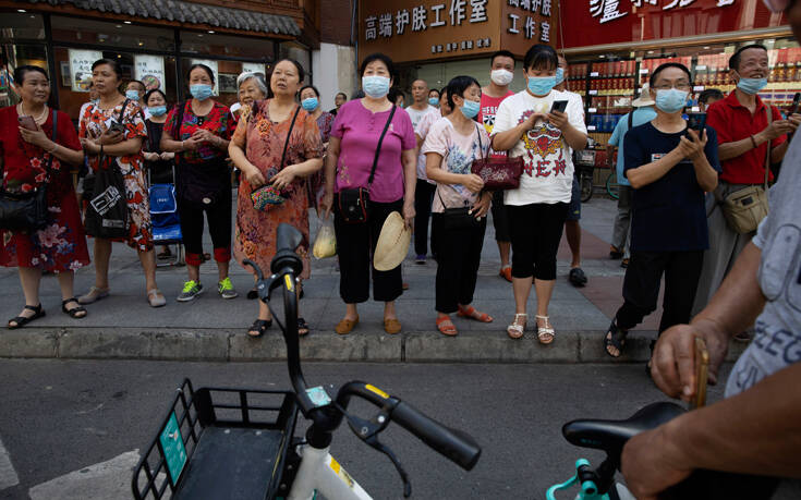 Κινέζοι αξιωματούχοι «εντόπισαν κορονοϊό σε ψυγείο οικογένειας» – Συναγερμός και τεστ σε χιλιάδες