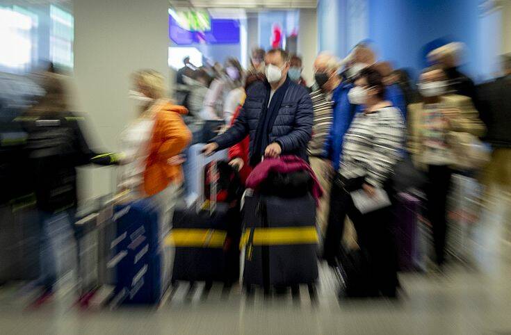 Σε ξενοδοχειακή καραντίνα οι ταξιδιώτες που φτάνουν στη Βρετανία από 15 Φεβρουαρίου