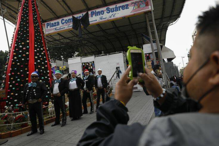 Κάλεσμα από τον πρόεδρο του Μεξικού για περιορισμούς στους εορτασμούς για τα Χριστούγεννα