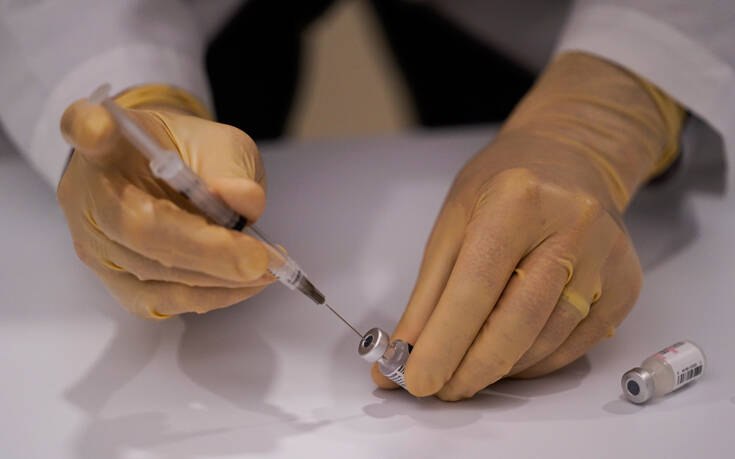 Πάνω από 100 εκατ. Αμερικανοί έχουν κάνει τουλάχιστον μια δόση εμβολίου κατά του κορονοϊού