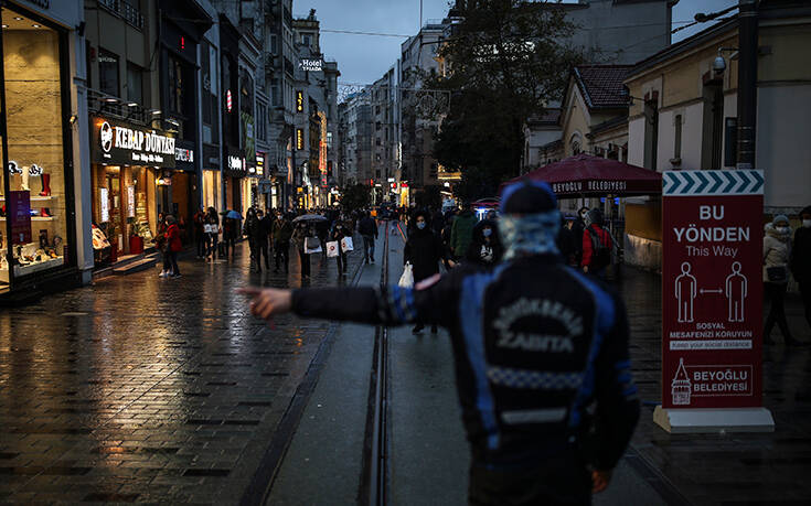Σαρώνει ο κορονοϊός την Τουρκία: Άλλοι 240 νεκροί και σχεδόν 30.000 νέα κρούσματα το τελευταίο 24ωρο