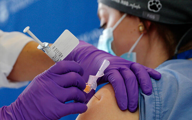 Η Ισπανία θα τηρήσει μητρώο με τους πολίτες που θα αρνηθούν να εμβολιαστούν