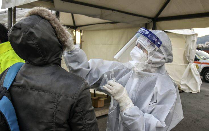 Κορονοϊός στην Ευρώπη: Γεμίζουν οι ΜΕΘ – Αγώνας δρόμου για τους εμβολιασμούς