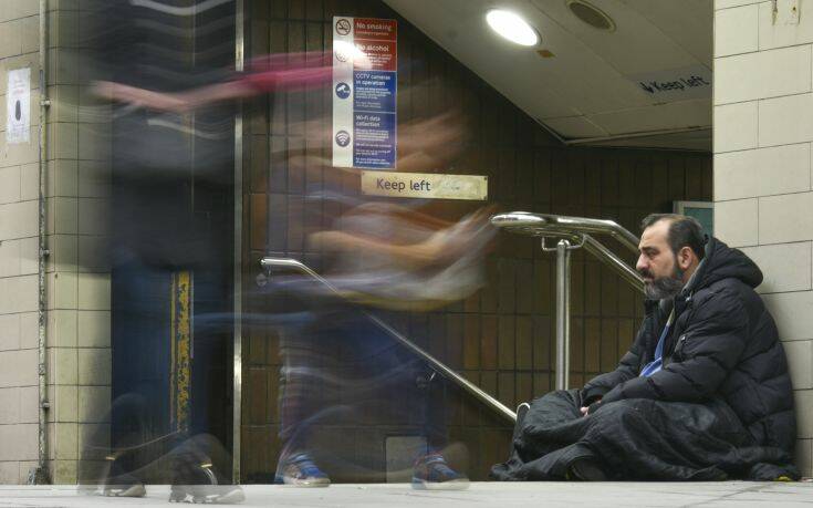 Καλπάζει ο κορονοϊός στη Βρετανία με 37.000 νέα κρούσματα και 700 θανάτους σε 24 ώρες
