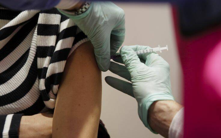 «Τα εμβόλια κατά του κορονοϊού προσφέρουν μεγαλύτερο ποσοστό ανοσίας από τη φυσική νόσηση»
