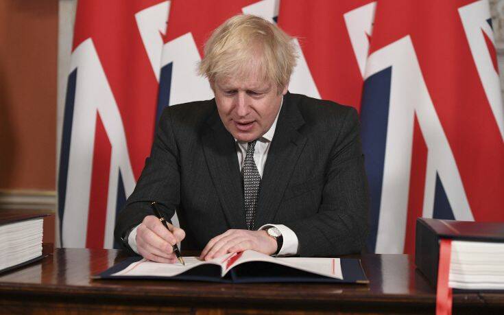 Ο Μπόρις Τζόνσον υπέγραψε την εμπορική συμφωνία για το Brexit