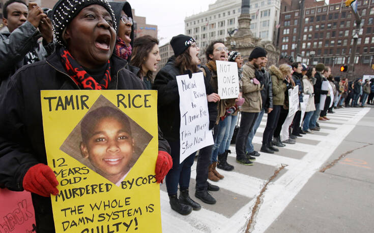 Σάλος στις ΗΠΑ: Αρνούνται να αποδώσουν κατηγορίες σε δύο αστυνομικούς που σκότωσαν 12χρονο
