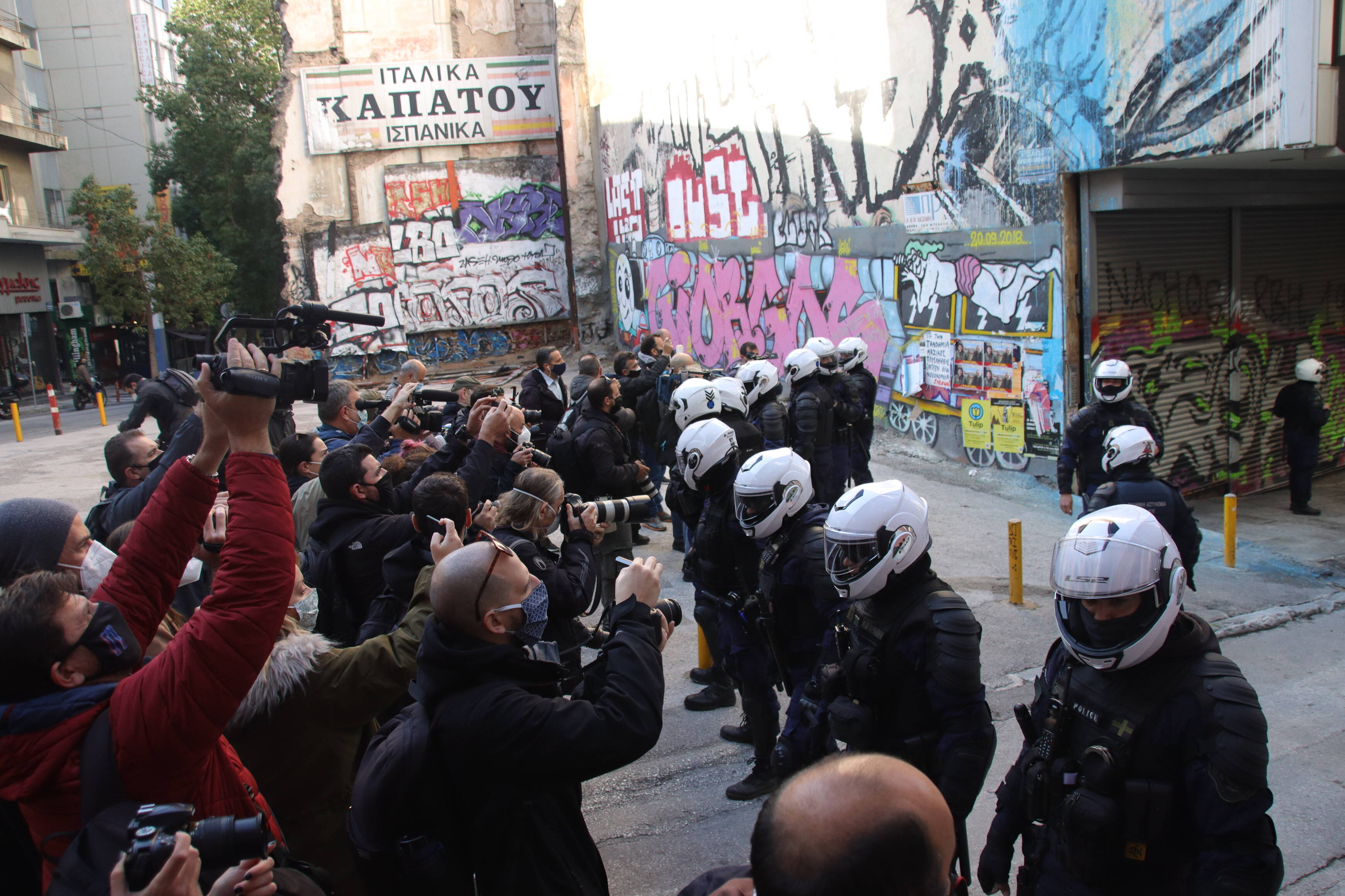 Προπηλακισμούς φωτορεπόρτερ στα Εξάρχεια καταγγέλει η ΕΦΕ