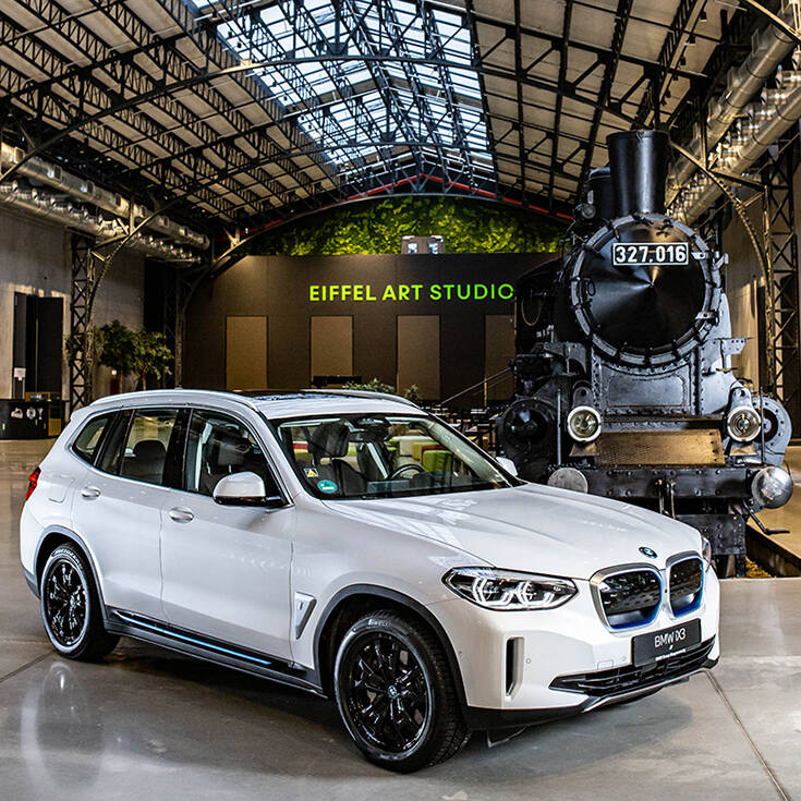 Η BMW iX3 πήγε στην… Όπερα και προτίθεται να αλλάξει τους κανόνες του παιχνιδιού