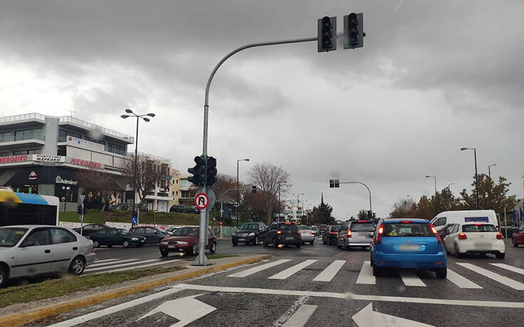 Κίνηση τώρα: Μποτιλιάρισμα στη Λεωφόρο Βουλιαγμένης στο ύψος της Αργυρούπολης