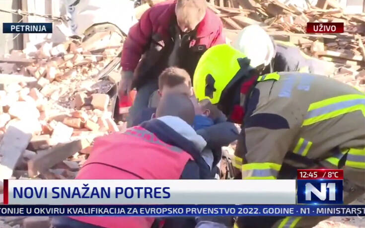 Βίντεο από τη στιγμή του ισχυρού σεισμού στην Κροατία &#8211; Άνθρωποι ανασύρονται από το ερείπια
