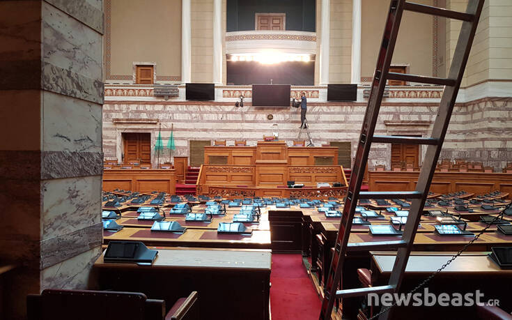 Η Βουλή λάμπει ξανά: Ειδικά συνεργεία καθαρισμού κάνουν τους τοίχους να αστράφτουν