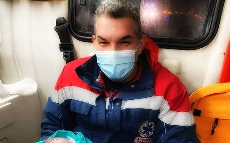 Μωρό γεννήθηκε μέσα σε ασθενοφόρο στην Καρδίτσα – Το συγκινητικό μήνυμα διασώστη του ΕΚΑΒ