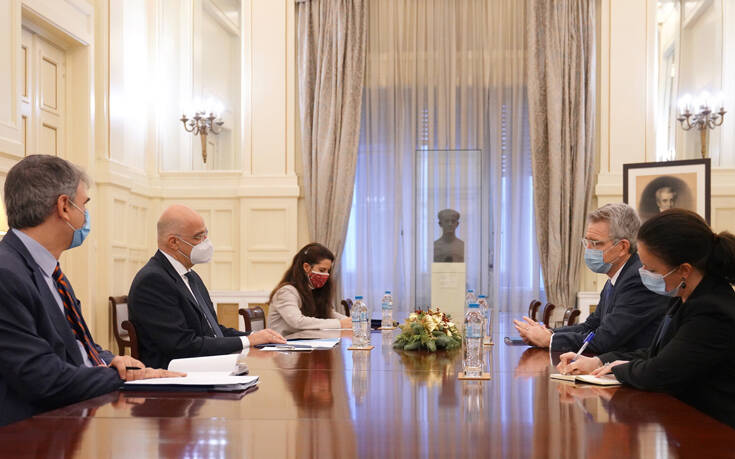 Οι κυρώσεις στην Τουρκία στο επίκεντρο της συνάντησης Δένδια – Πάιατ