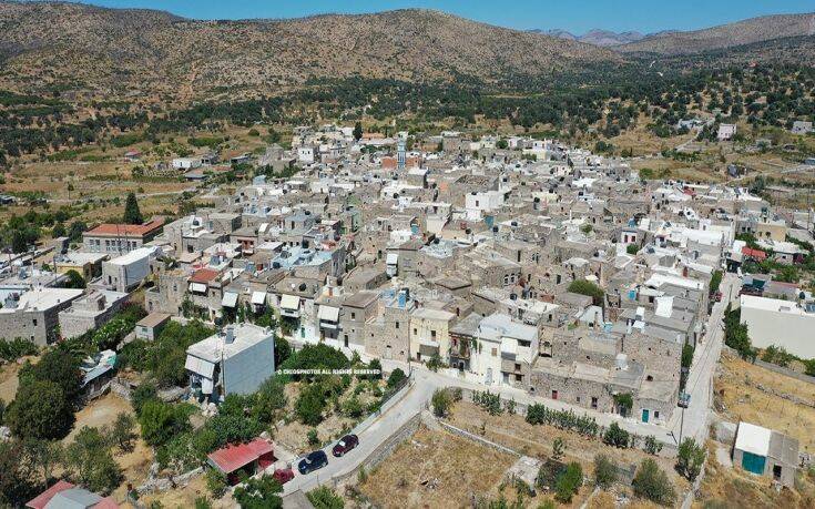 Το ξεχωριστό χωριό στη Χίο που μοιάζει με ένα μικρό κάστρο