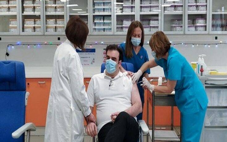 Πιερρακάκης: Θα υπάρχει σίγουρα απόδειξη εμβολιασμού – Έκανε το εμβόλιο ο υπουργός
